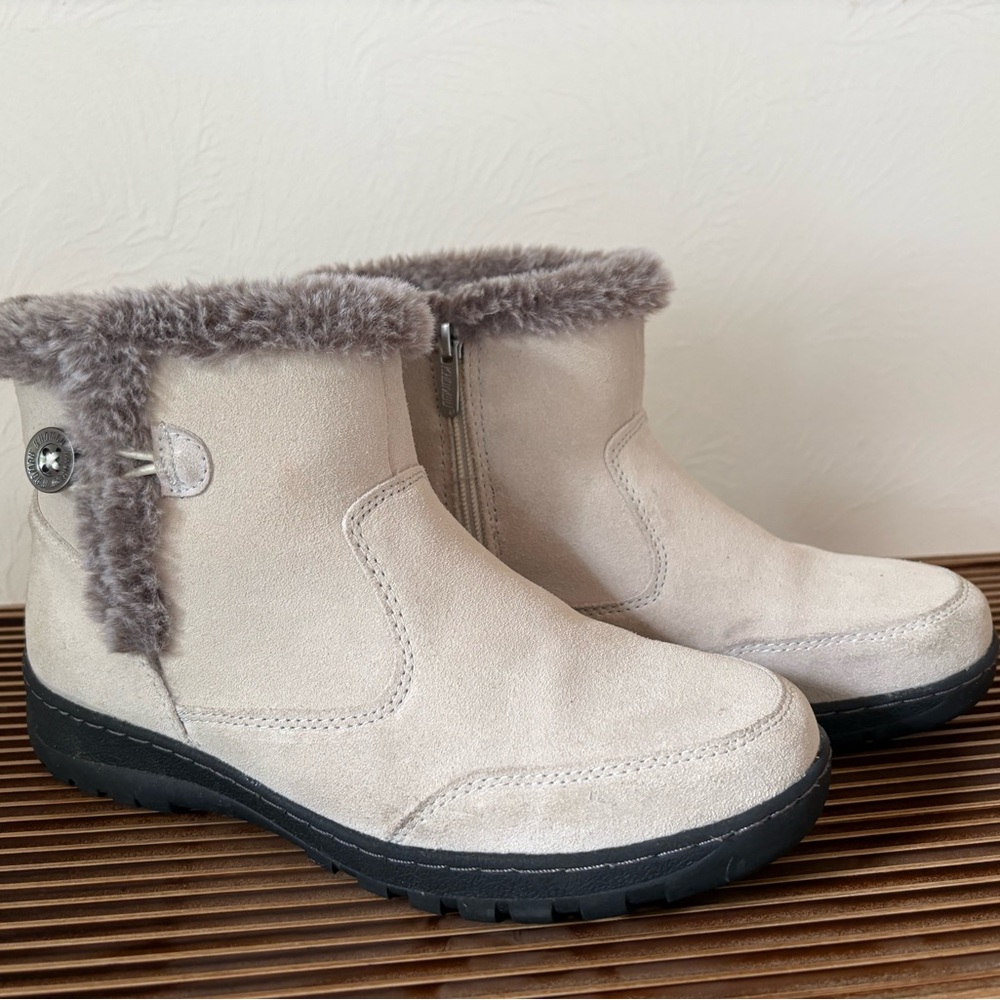 Khombu Cream Fur-Trim Ankle Boots